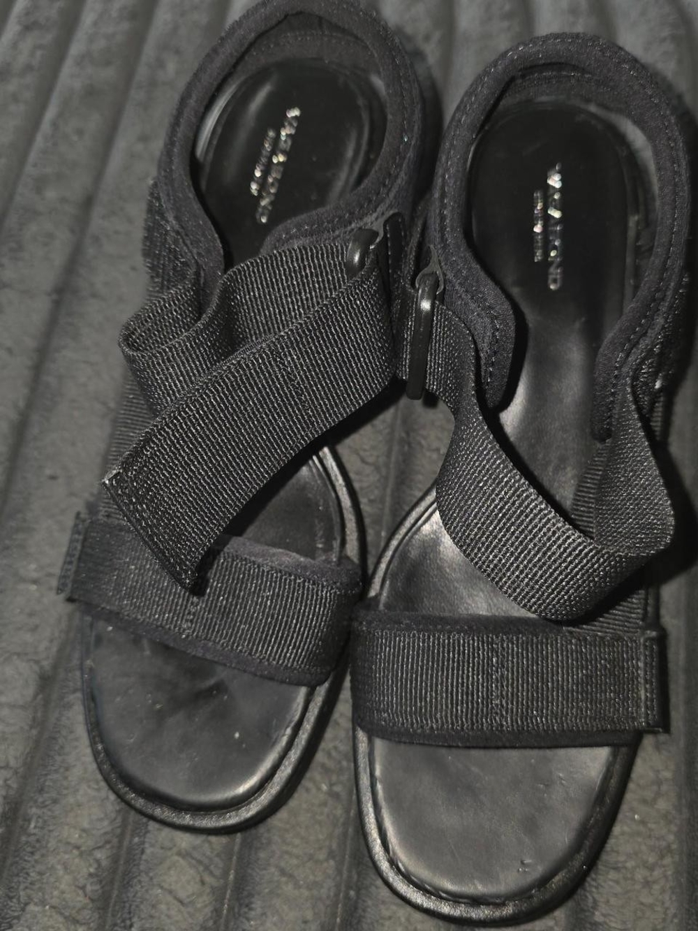 Vagabond Black Elastic Cross-Strap Sandals